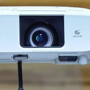 Brand New Epson Projector Has Remote Model Name: Eb-X39 Hardwa