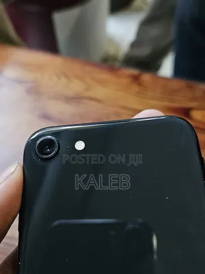 Photo - Apple iPhone SE (2020) 64 GB Black