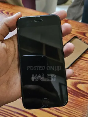 Apple iPhone SE (2020) 64 GB Black