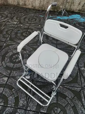 Photo - Toilet Wheelchair疑慮poty Wheelchair曼谷heavy Duty Commode Wheelchair New
