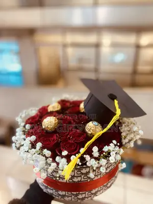 Graduation Table Flower and Chocolate