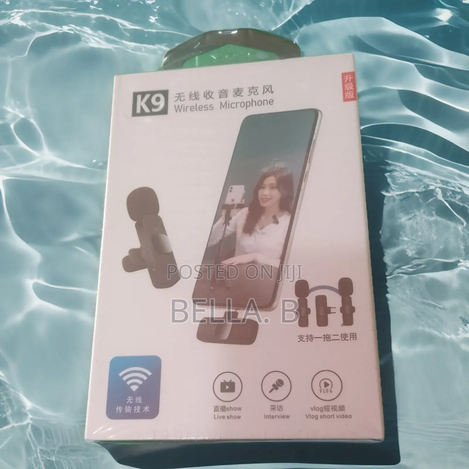  Wireless Microphone: Instant Mute Function.