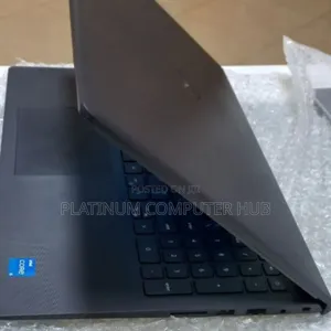 New Laptop Dell Vostro 3520 16GB Intel Core I5 SSD 1T