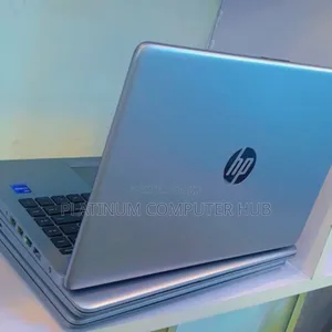 New Laptop HP 14-Dq1025cl 8GB Intel Core I7 SSD 256GB