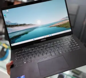 New Laptop MSI 16GB Intel Core Ultra 5 SSD 512GB