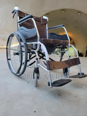 Commode Wheelchair工頠wheelchair With Toilet, Padded Seat and Armrests