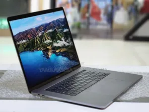 New Laptop Apple MacBook Pro 2017 16GB Intel Core I7 SSD 512GB