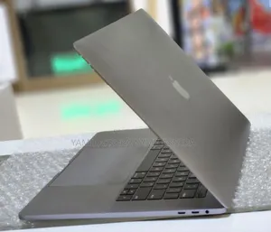 New Laptop Apple MacBook Pro 2017 16GB Intel Core I7 SSD 512GB