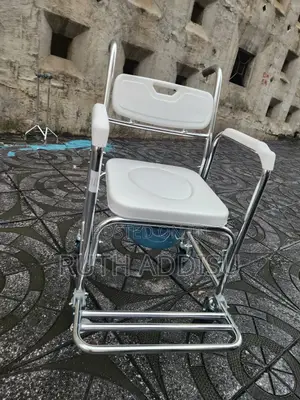 Photo - Commode Wheelchair仔在with Popo Toilet Wheelchair俠客commode Wheelchair