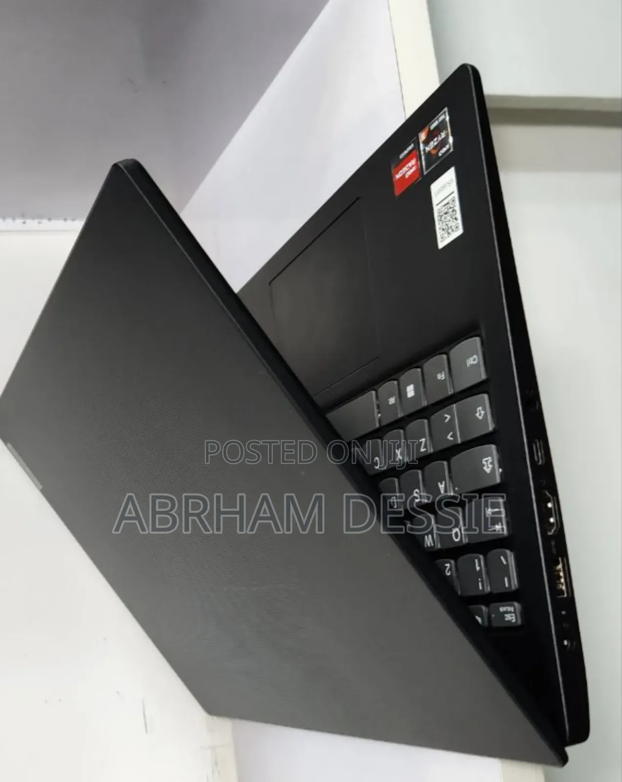 New Laptop Lenovo 8GB AMD Ryzen 3 SSD 256GB