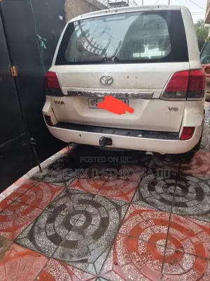 Toyota Land Cruiser 2005 White