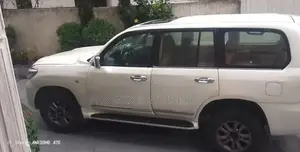 Toyota Land Cruiser 2005 White