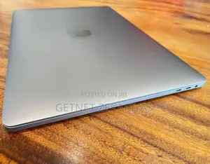 New Laptop Apple MacBook Pro 2017 16GB Intel Core I7 SSD 1T