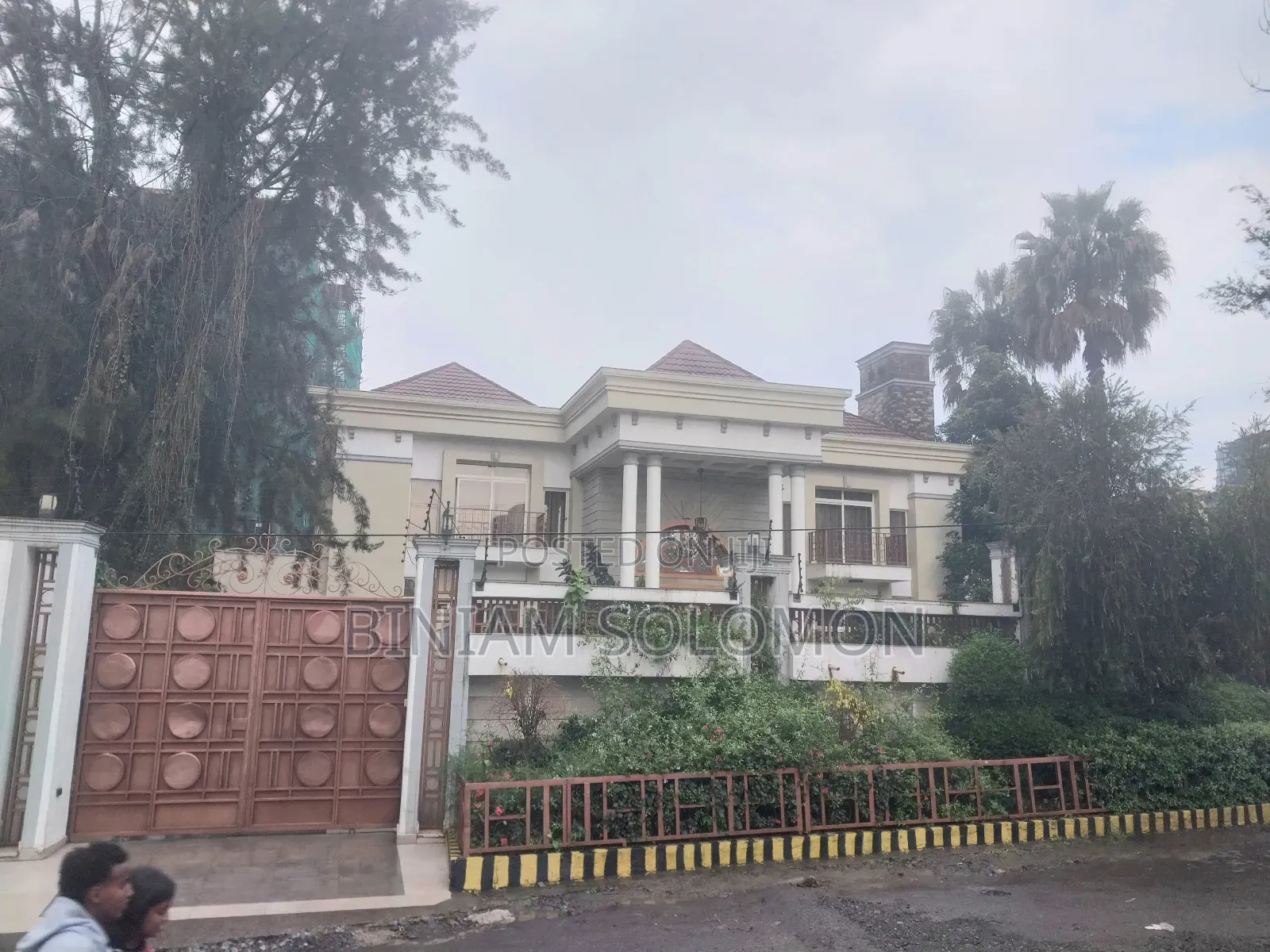 12bdrm Villa in Bole for rent