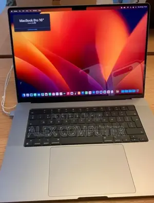 New Laptop Apple MacBook Pro 2017 16GB Intel Core I7 SSD 1T