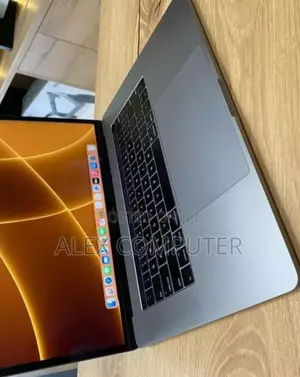 New Laptop Apple MacBook Pro 2017 16GB Intel Core I7 SSD 1T