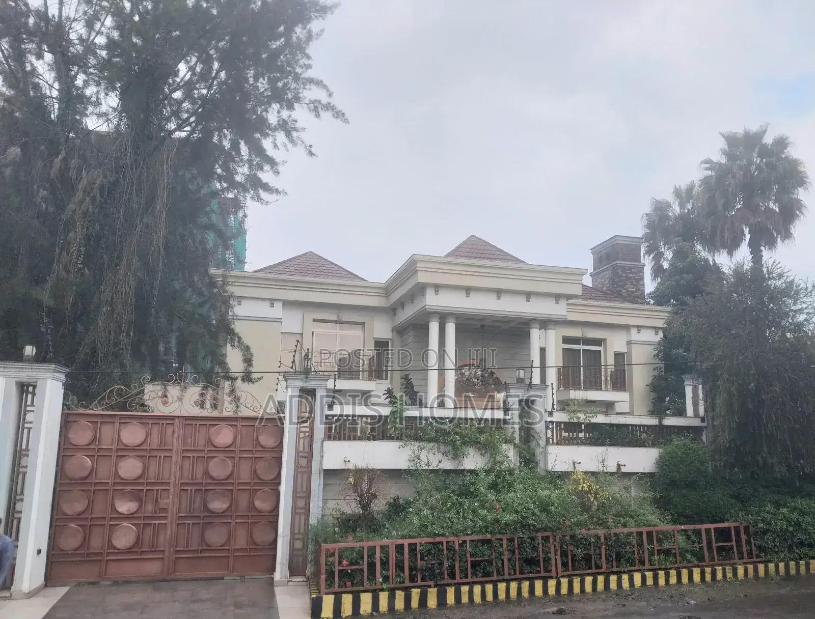 12bdrm Villa in Bole for rent