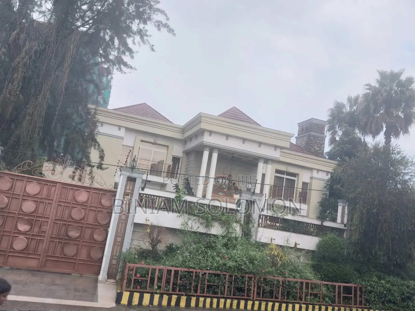 12bdrm Villa in Bole for rent