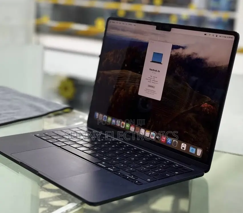 New Laptop Apple MacBook Air 2023 M2 8GB Apple M2 SSD 256GB