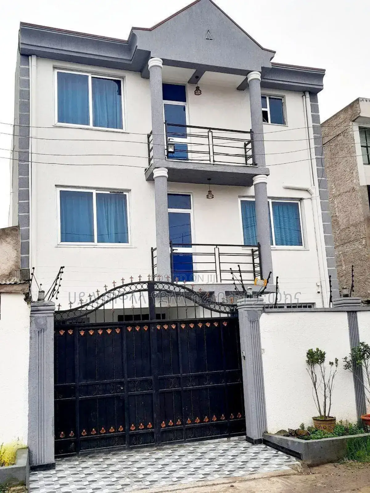 Furnished 7bdrm House in Ayat Area, Yeka for sale