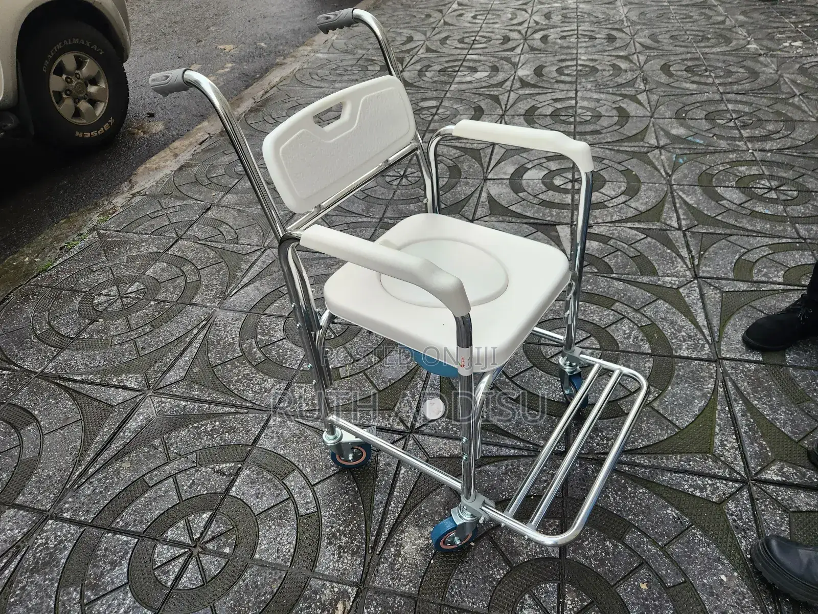 Brand New Commode Wheelchair夷日pity Wheelchair Medic Almunium
