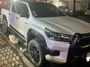 Toyota Hilux 2021 White