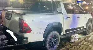 Toyota Hilux 2021 White