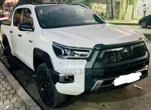 Photo - Toyota Hilux 2021 White