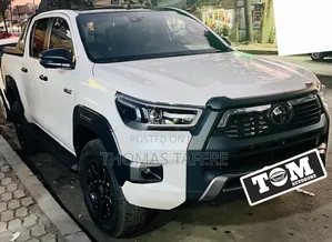 Toyota Hilux 2021 White