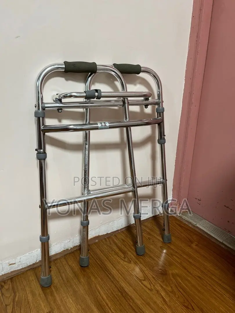 Walker\Walker a Flexible Frame Which Mimics the Movement of the User