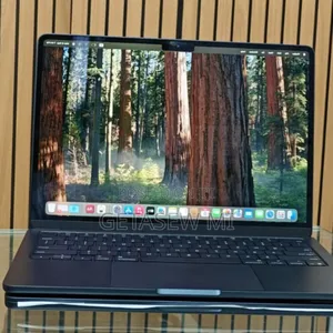 Photo - New Laptop Apple MacBook Air 2024 M3 13-Inch 16GB Apple M3 SSD 256GB