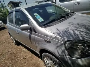 Toyota Vitz 1.0 FWD 4dr 2001 Silver