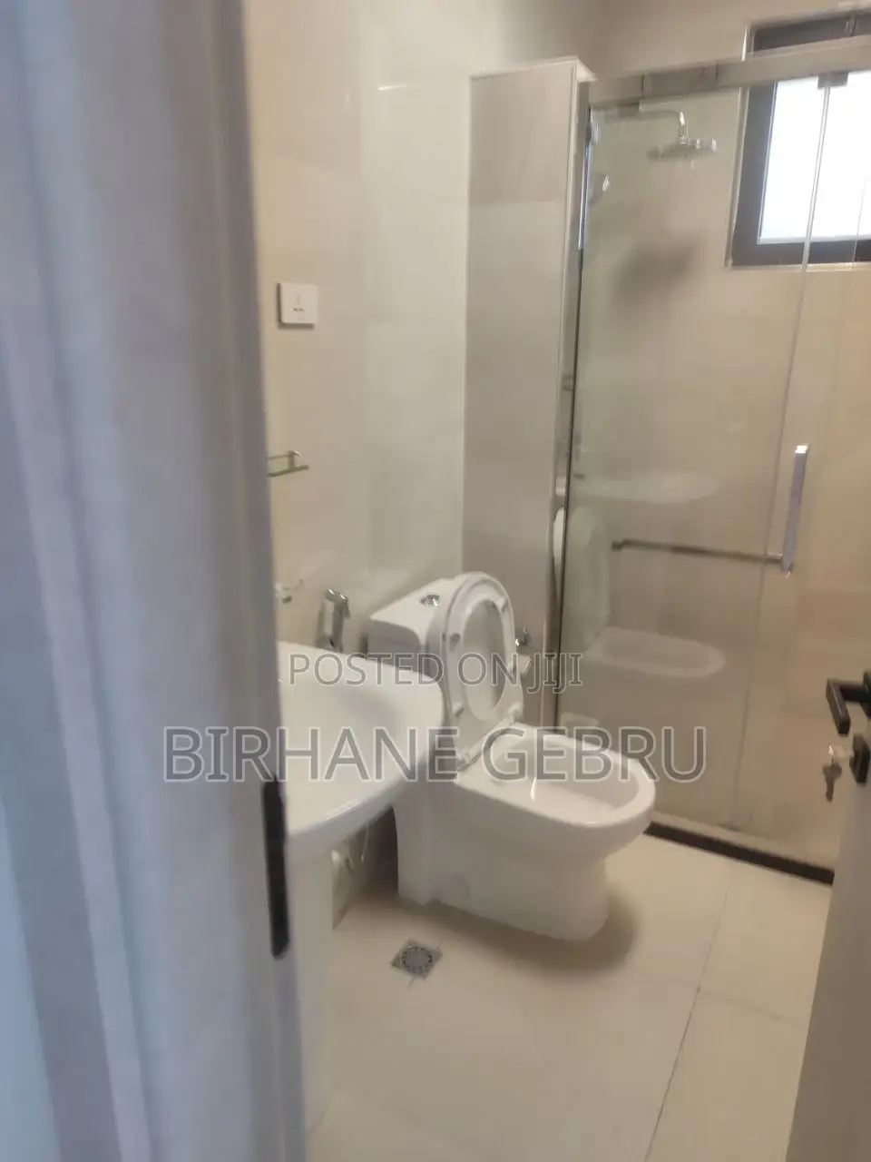 4 Bedroom Luxury Semi Fernished Apartiment for Rent