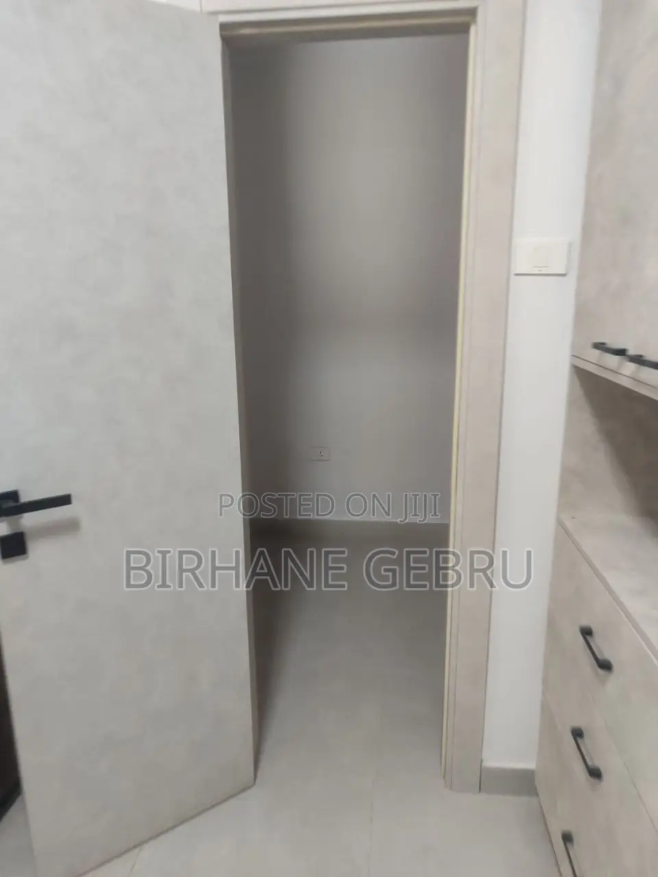 4 Bedroom Luxury Semi Fernished Apartiment for Rent