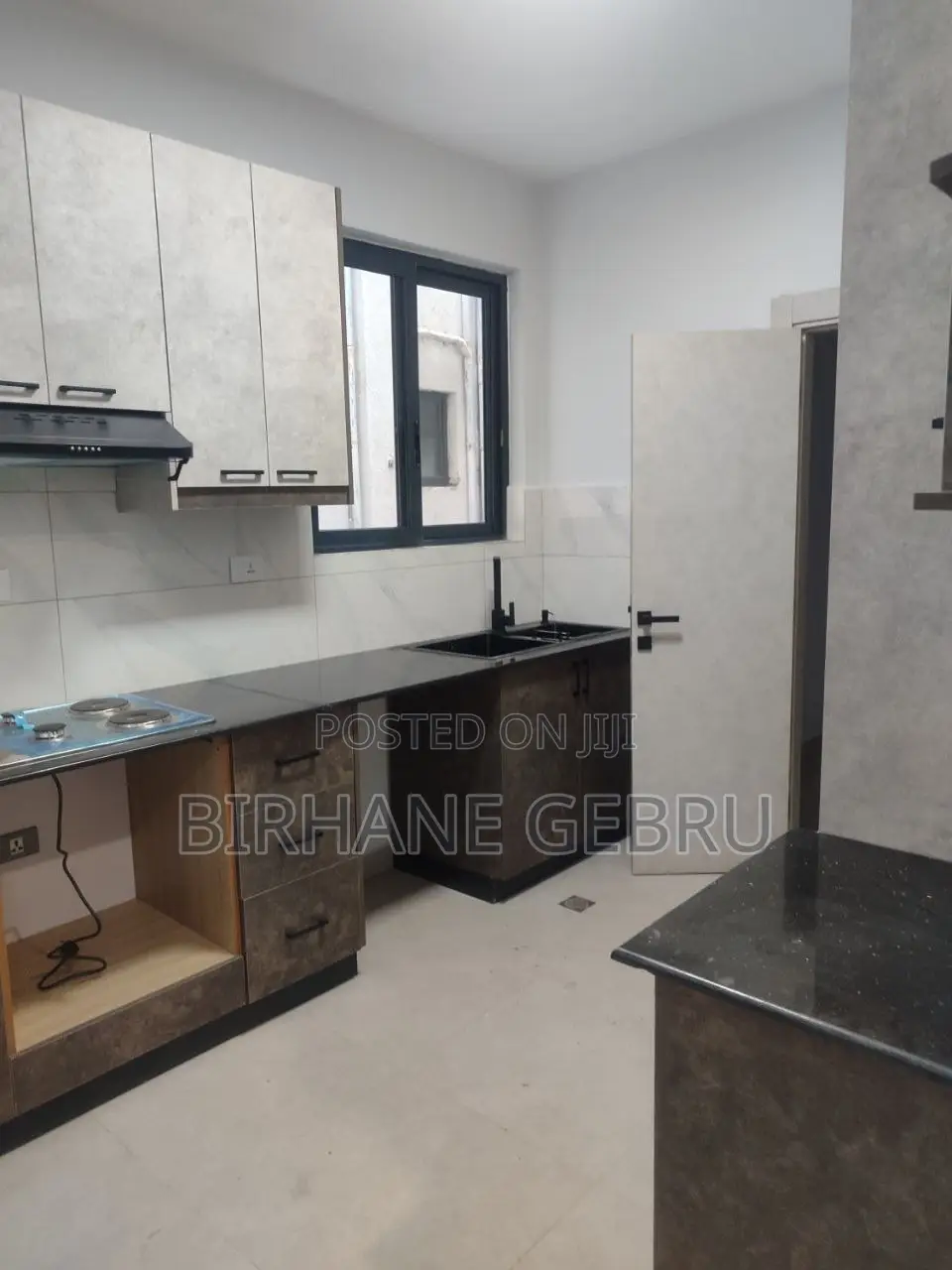 4 Bedroom Luxury Semi Fernished Apartiment for Rent