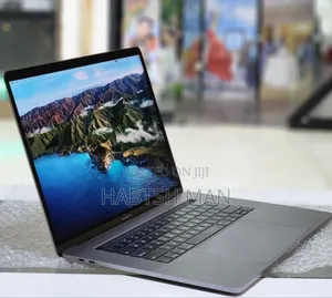 Photo - New Laptop Apple MacBook Pro 2017 16GB Intel Core I7 SSD 512GB