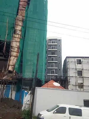 Photo - የንግድ ሱቅ ሽያጭ ሳሪስ ሀናማርያም ቀለበት መንገድ በካሬ90ሽህ ብር