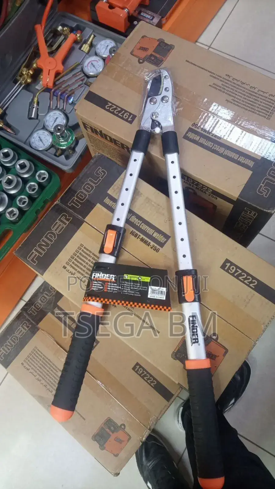 Finder Telescoping Pruning Shear