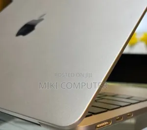 New Laptop Apple MacBook Air 2024 M3 15-Inch 16GB Intel SSD 512GB