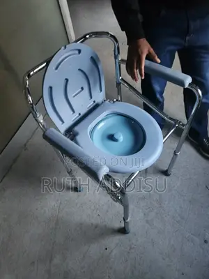 Photo - Toilet Chair庭上commode Chair奢華poty Chair拍畾commode Chair Brand New Popo