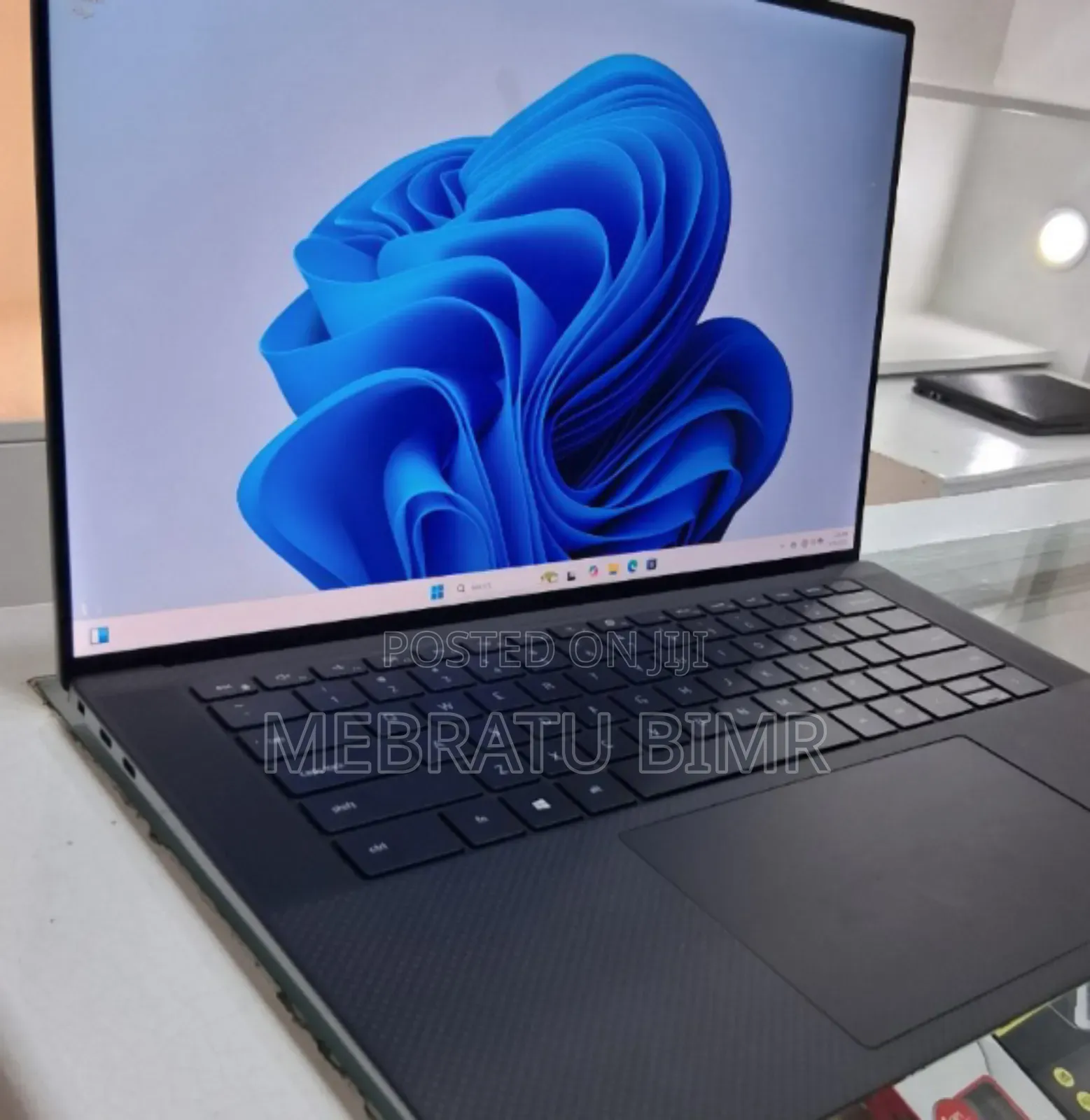 New Laptop Dell Precision 5680 16GB Intel Core i7 SSD 512GB