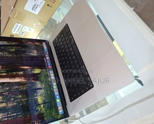 New Laptop Apple MacBook Pro 2020 M1 8GB Intel Core i5 SSD 256GB