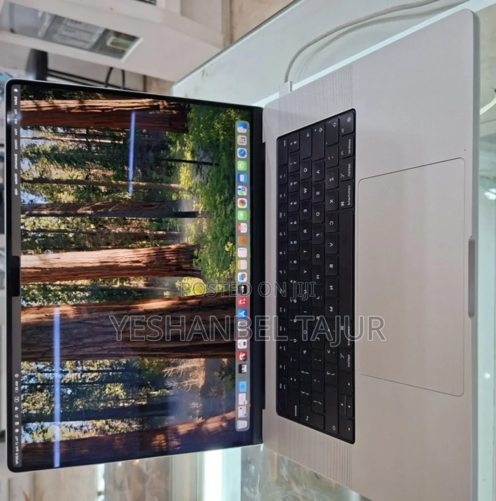 New Laptop Apple MacBook Pro 2020 M1 8GB Intel Core i5 SSD 256GB