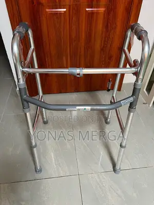 Photo - Aluminum Walker輞璽folding Walker With 2wheels肉頫foldable Aluminum Frame.