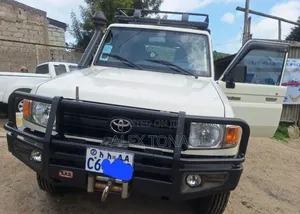 Toyota Land Cruiser 2018 White