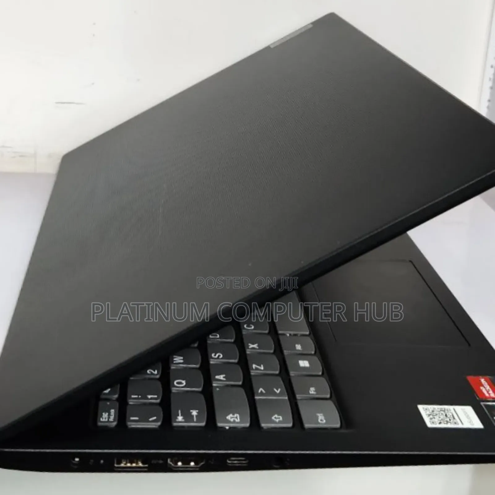New Laptop Lenovo V15 8GB AMD Ryzen 3 SSD 256GB