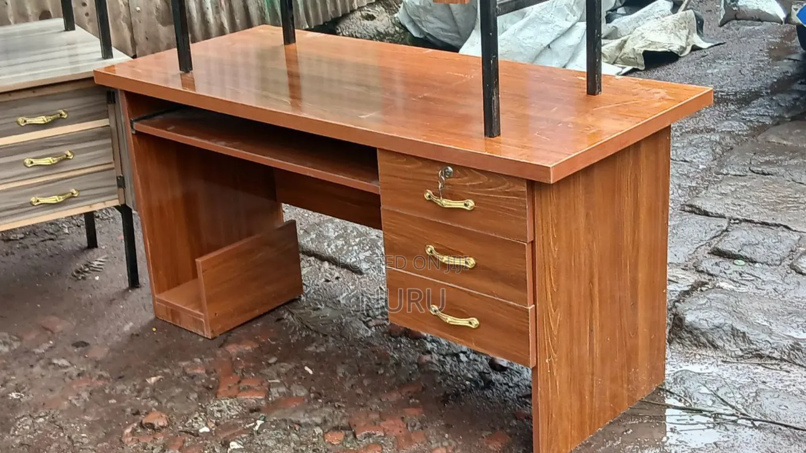 የቢሮ ጠረጤዛ በጥራት