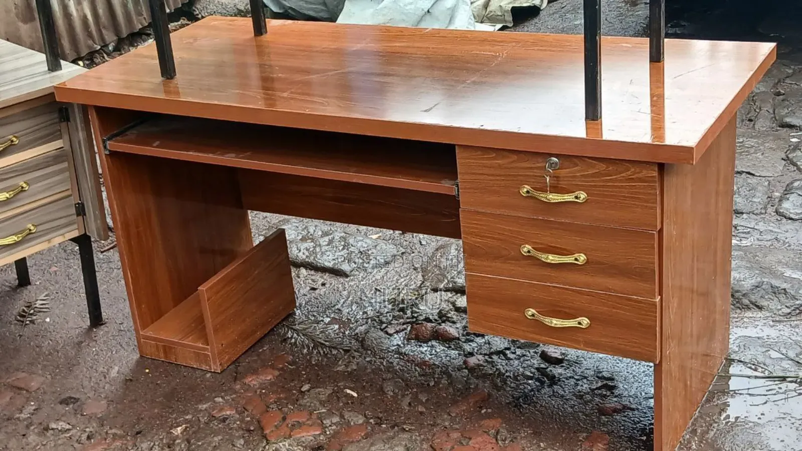 የቢሮ ጠረጤዛ በጥራት