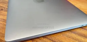 Photo - New Laptop Apple MacBook Pro 2017 16GB Intel Core I7 SSD 1T