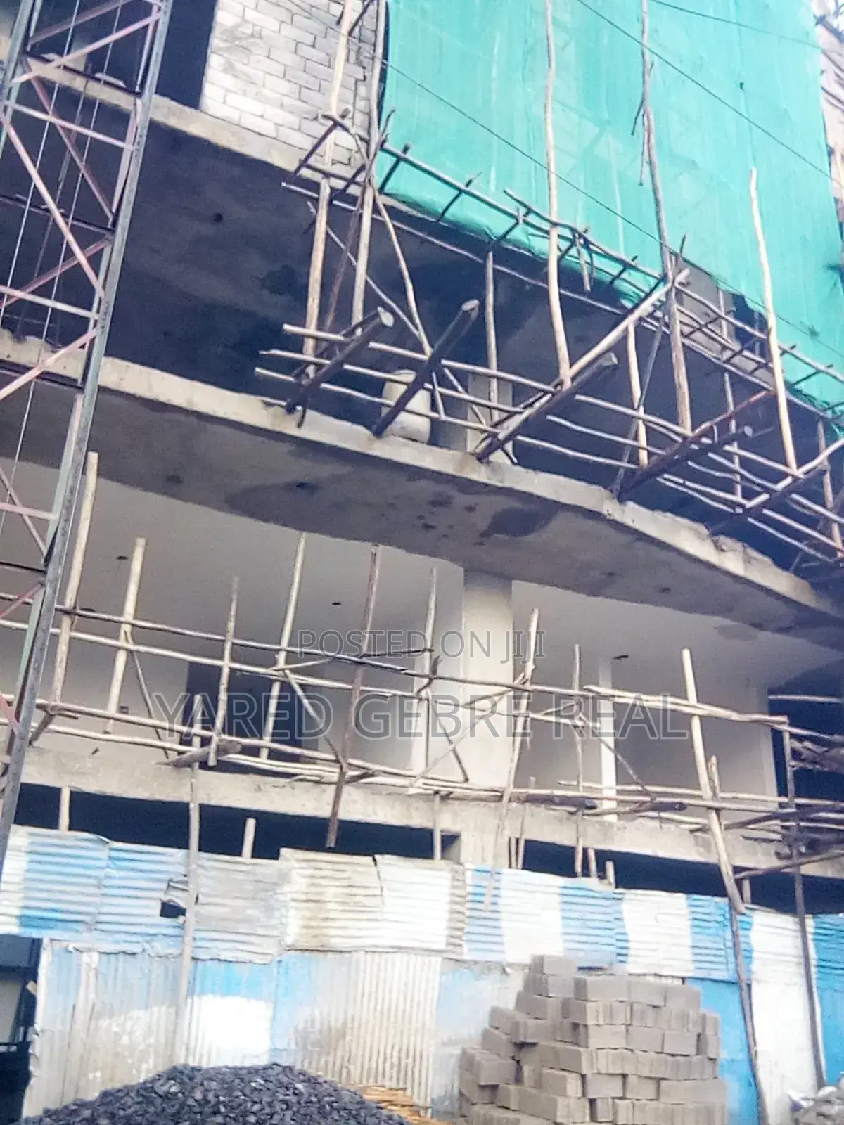 ሱቅ ሽያጭ ሳሪስ ሀና ማርያም ቀለበት በ8ወር ሚርከብት ከ ህንፃው ላይ135 በላይ ሰወች የሚኖሩበት